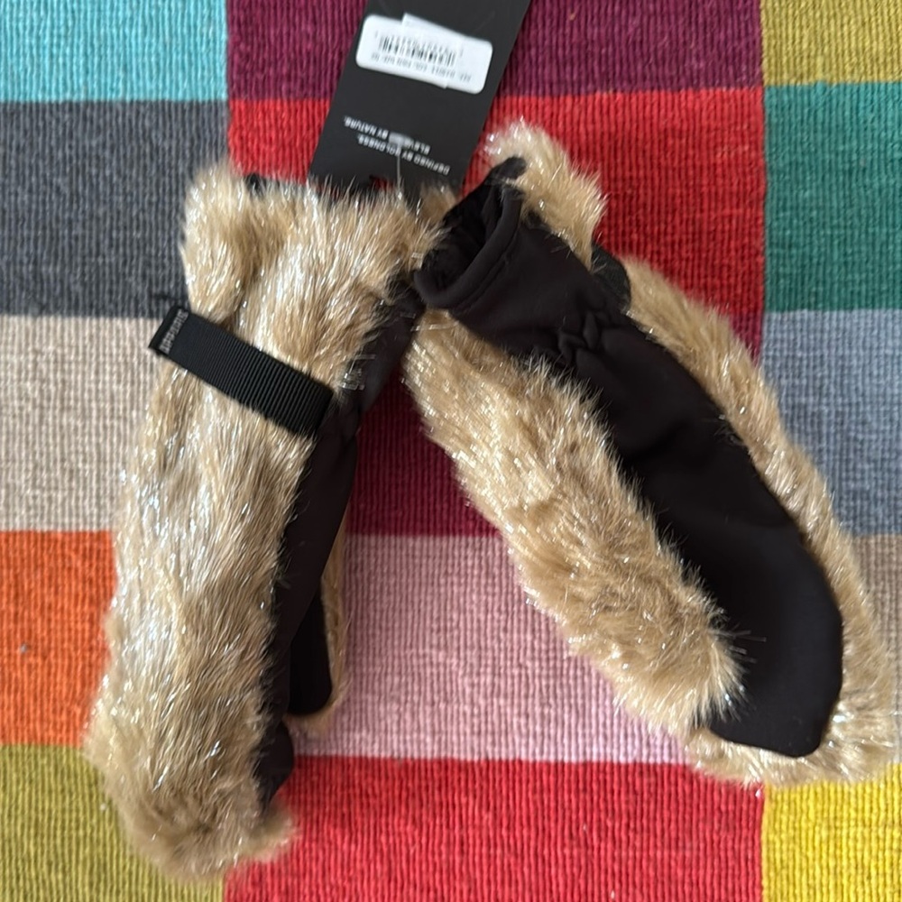 NWT APPARIS Lumi Gloves in Fawn